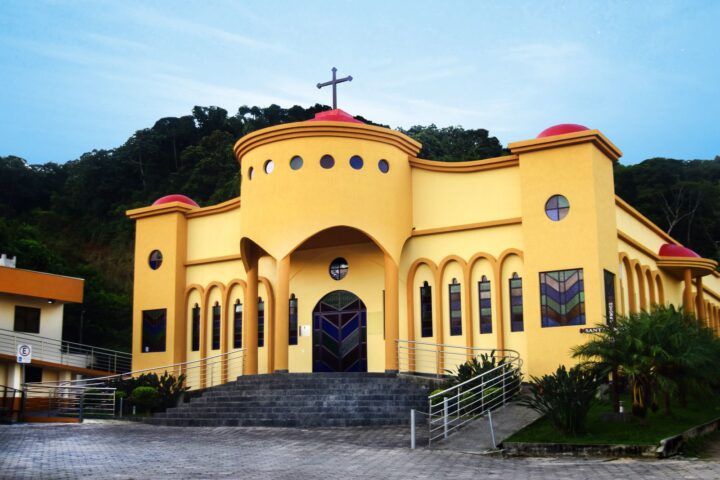 Igreja da Comunidade Cristo Rei – Morretes, Itapema/SC